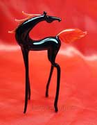 Glas paard met rode manen